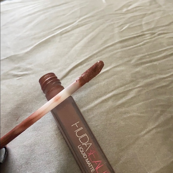 Huda Beauty Liquid Lipstick “Spice Girl” - Picture 3 of 3